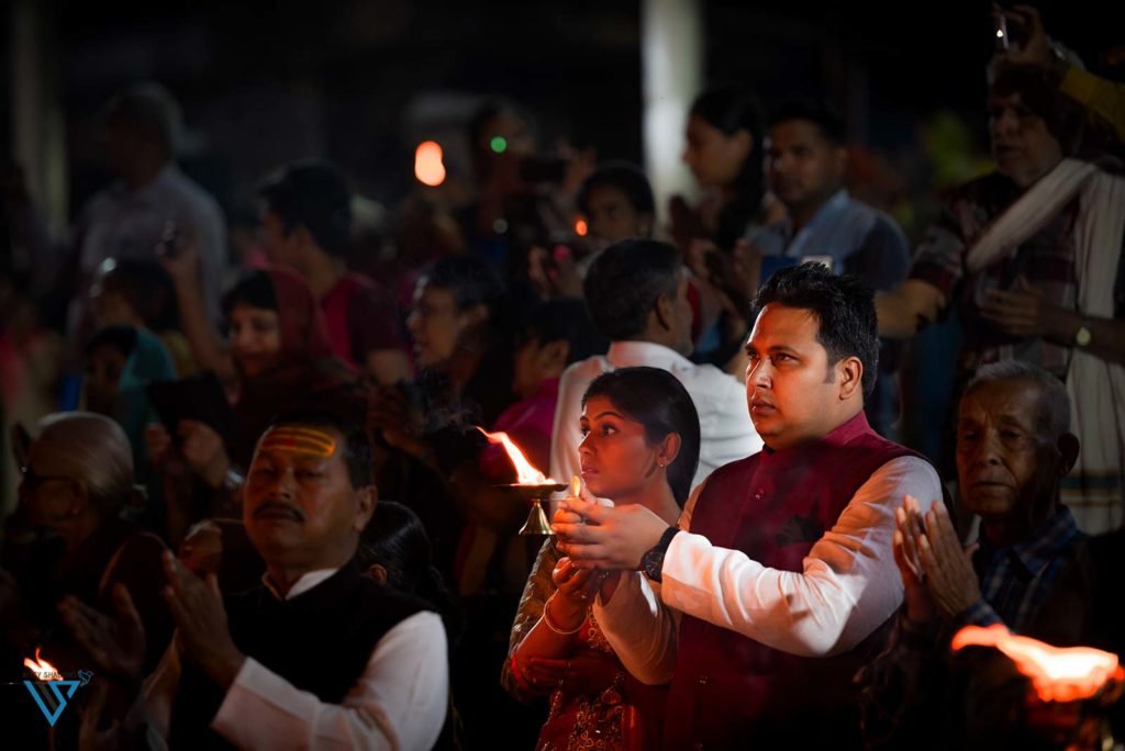 Rishikesh-Ganga-Aarti-Pre-Wedding-Vivek-Deepali-01